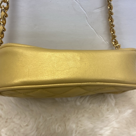❤️MODA INT’L SMALL CROSSBODY GOLD PURSE💕 - Picture 3 of 6